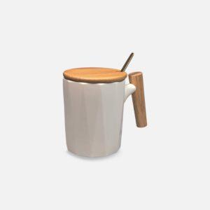 Tasse blanche et bois