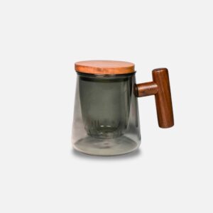 tasse en bois et verre moderne