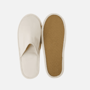 Douceur et Raffinement : Nos chaussons de luxe sont fabriqués avec des matériaux de qualité, offrant un confort durable pour vos moments de relaxation.
