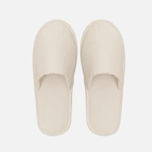 Chic et Confort : Ces chaussons d’hôtel sont conçus pour le voyageur exigeant, alliant sophistication et confort inégalé.